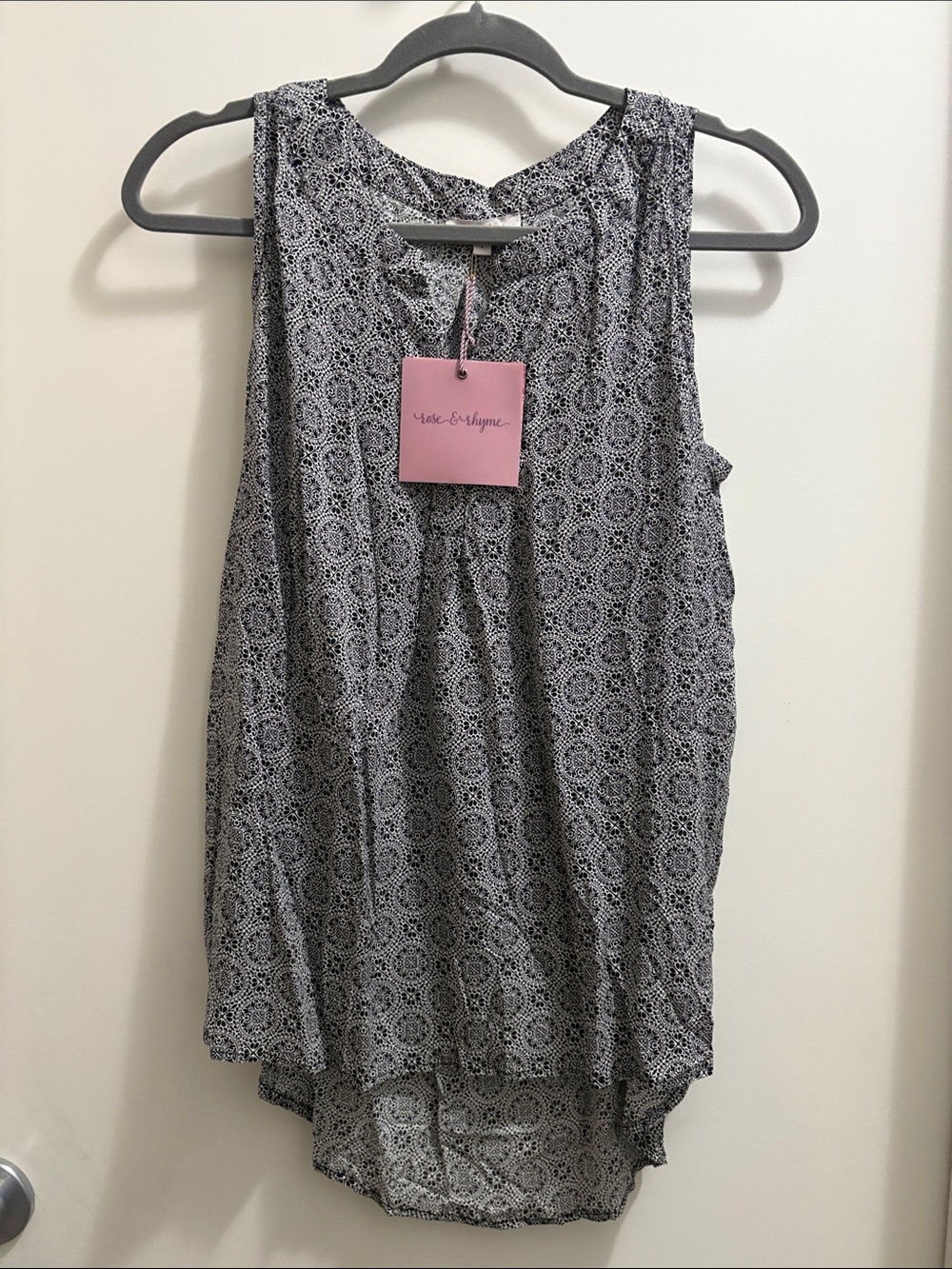 Women’s Sleeveless Printed High-Low Camisole - Black/White
